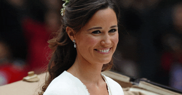 Pippa Middleton deslumbra en Wimbledon 2026 con un vestido de amapolas en el Palco Real junto a su madre Carole