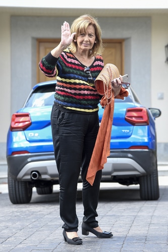 María Teresa Campos, muy guapa y recuperada, saluda a la prensa tras acudir a su revisión médica