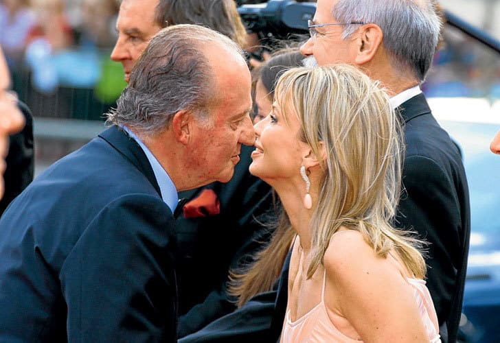 El rey Juan Carlos más de un año de exilio con la sombra de Corinna Larsen cada vez más cerca