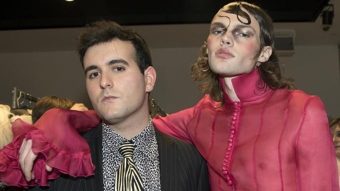 Cancelan el desfile de un diseñador español en París por "ser parte de la comunidad gay"