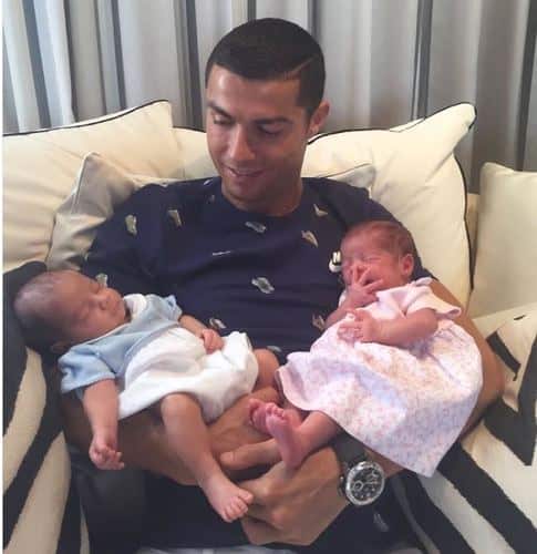 Cristiano Ronaldo publica la primera imagen junto a sus mellizos: ¡Eva y Mateo!