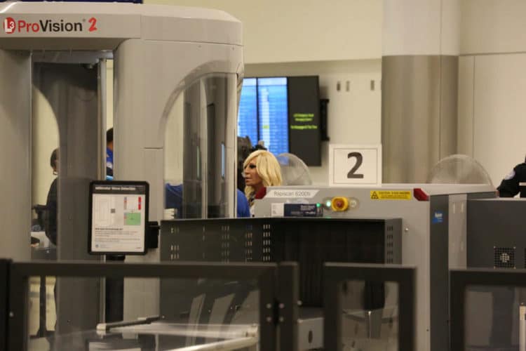 Donatella Versace, retenida por la policía americana en un aeropuerto de Los Ángeles