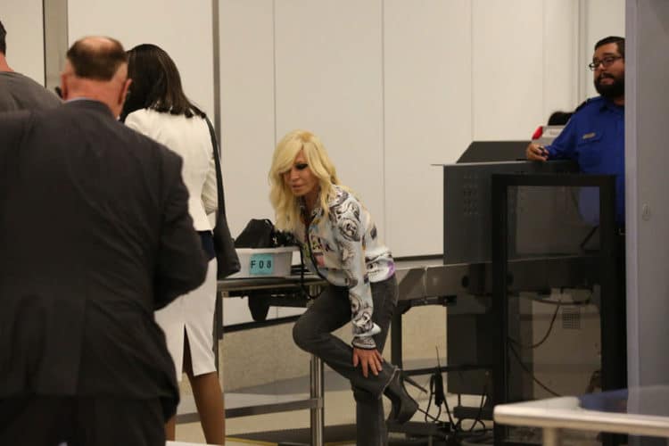 Donatella Versace, retenida por la policía americana en un aeropuerto de Los Ángeles