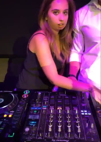 Andrea Janeiro: Todas las imágenes de la exclusiva fiesta que Belén Esteban le preparó en 'Kapital'