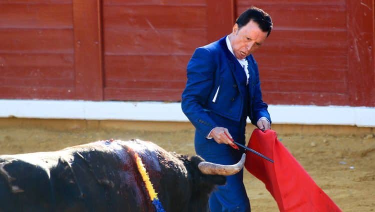 Ortega Cano pone punto y final a su carrera como torero entre aplausos y protestas