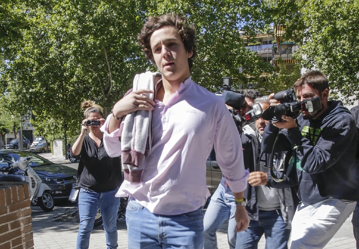 Felipe Froilán acude a su primer día de Universidad ante un impresionante despliegue de medios