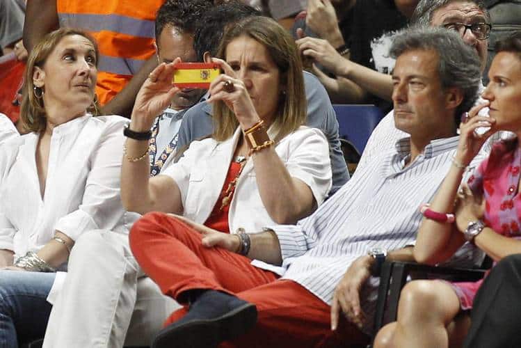 Elena de Borbón: las inapelables circunstancias que la desplazaron del trono de España