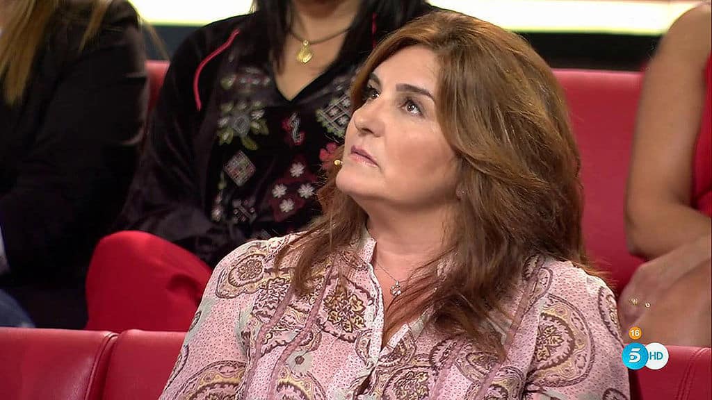 'Gran Hermano Revolution': Los concursantes descubren el secreto más íntimo de Laura