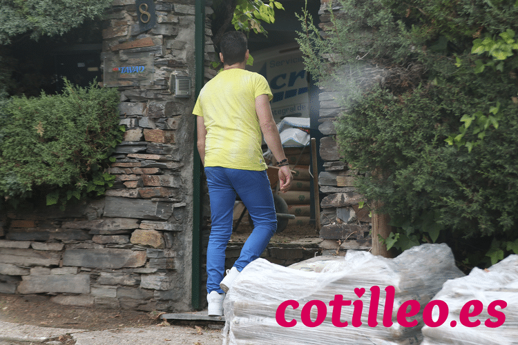 Primeras imágenes de Fran Álvarez, exmarido de Belén Esteban, acudiendo a su clínica de desintoxicación