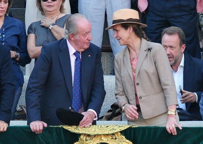 Brutal: Se burlan gravemente de la Infanta Elena Elena en presencia del rey Juan Carlos (vídeo)