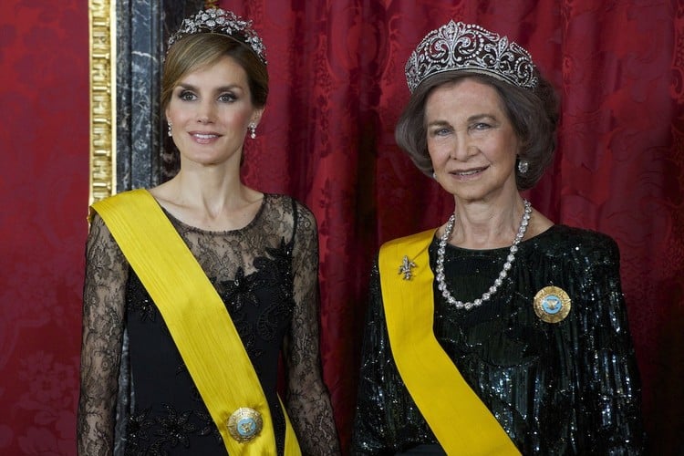 Doña Letizia asesta un durísimo golpe a doña Sofía que la deja herida y sin consuelo