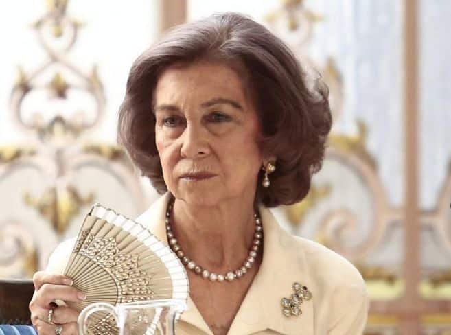 La obra de teatro que escuece a Zarzuela: la Reina Sofía, interpretada por un hombre