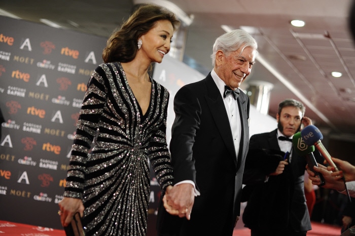 Los Vargas Llosa se rompen: Padre e hijos se atacan públicamente por culpa de Isabel Preysler