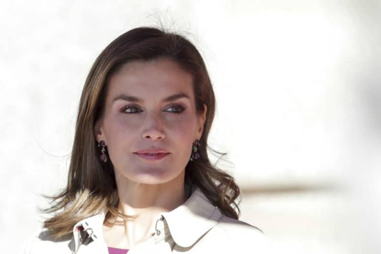 Letizia desafía las bajas temperaturas luciendo piernas en su recepción al presidente de Israel