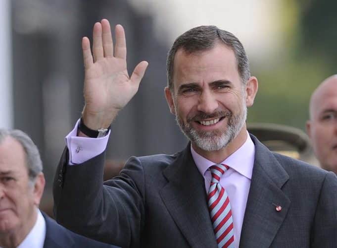 El Rey Felipe VI pasea por las calles de Madrid