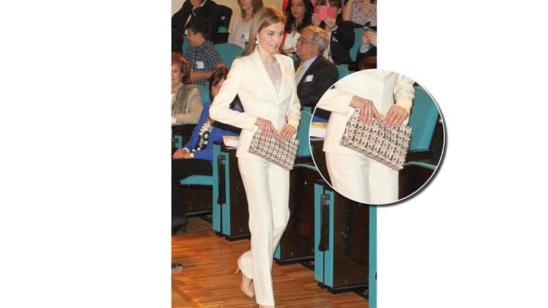 El complemento imprescindible de doña Letizia: Así es la colección de bolsos de la Reina