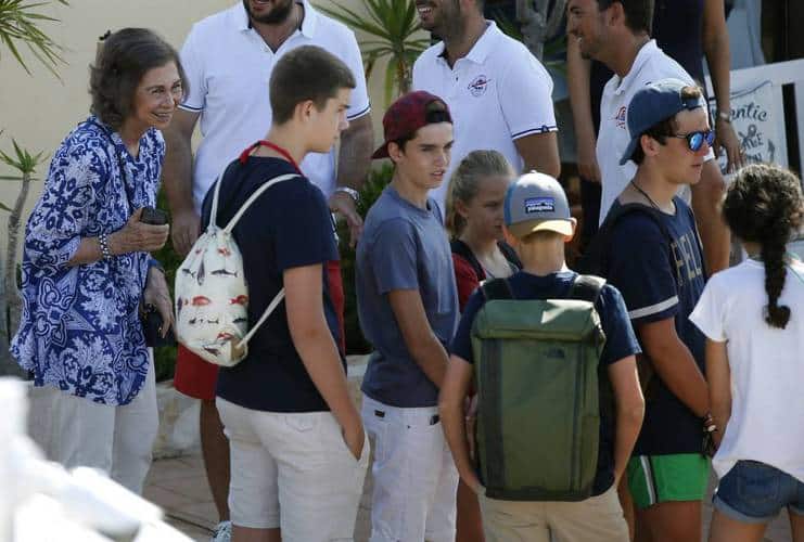 Felipe y Letizia cierran filas y atizan a sus sobrinos con el látigo de la indiferencia