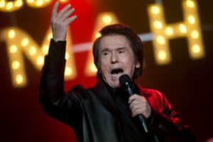 Raphael anuncia en su 78 cumpleaños que también tendrá docuserie
