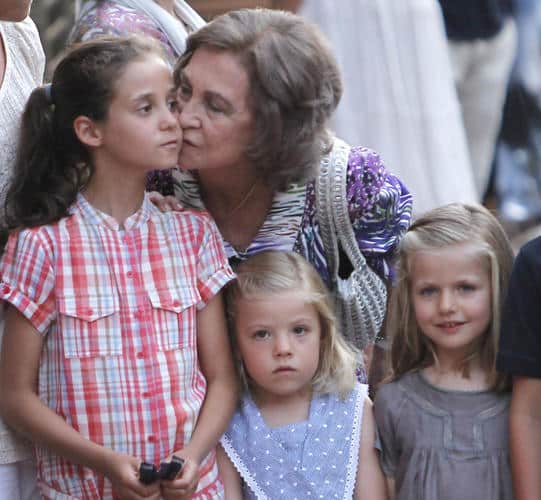 Felipe y Letizia cierran filas y atizan a sus sobrinos con el látigo de la indiferencia