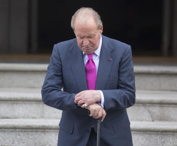 Bomba: El día que el rey Juan Carlos pidió una pistola para suicidarse