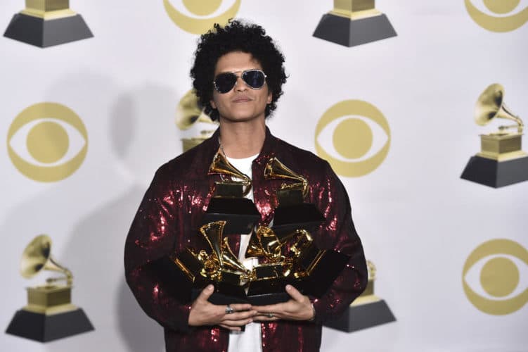 Bruno Mars triunfa en los GRAMMYs y se apunta otro récord