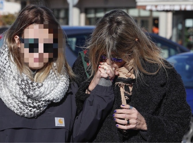 Arantxa de Benito y su hija, rotas de dolor en el funeral de Diana Quer