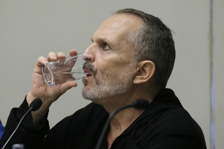 Miguel Bosé, al borde de la muerte según una vidente colombiana