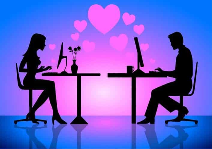 Parejas de famosos que se conocieron a través de aplicaciones de citas online
