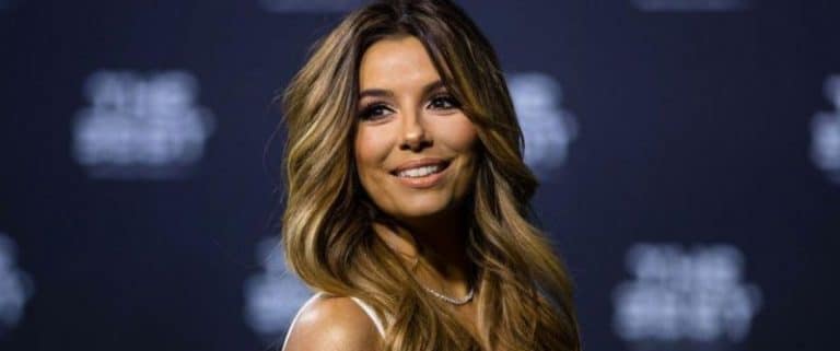 Eva Longoria arrasa en Marbella con un vestido de Victoria Bechkam