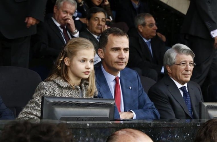 La reina Letizia, muy preocupada por una difícil situación que afecta a Leonor y Sofía