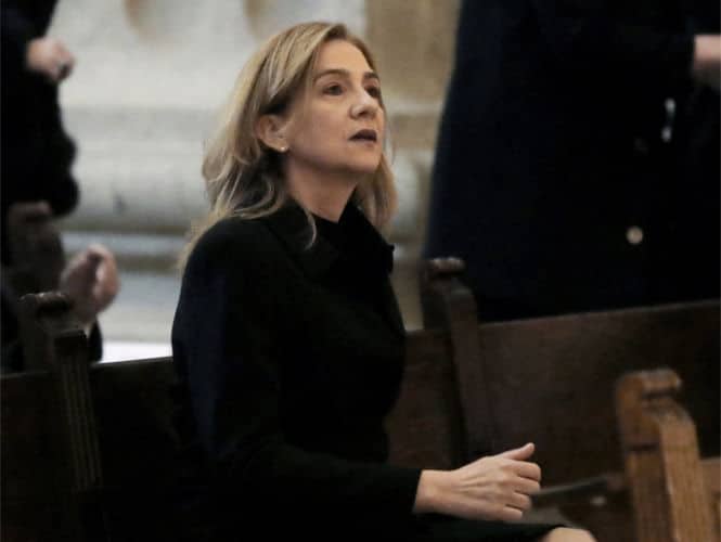 La infanta Cristina se refugia en los suyos ante sus horas más bajas