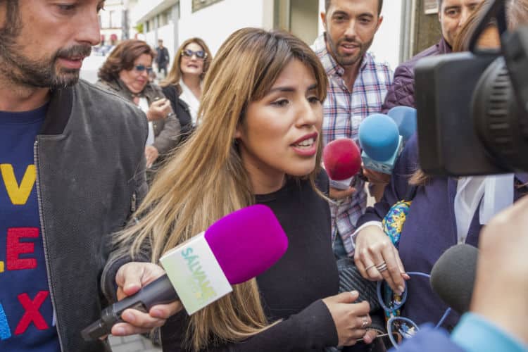 Isa Pantoja firma el divorcio de Alejandro Albalá: "Ahora estoy feliz"