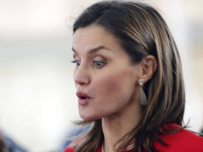 Letizia utiliza un desesperado gesto para recuperar la confianza popular