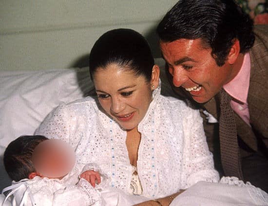 Isabel Pantoja: más feliz que nunca posa junto a su nieta