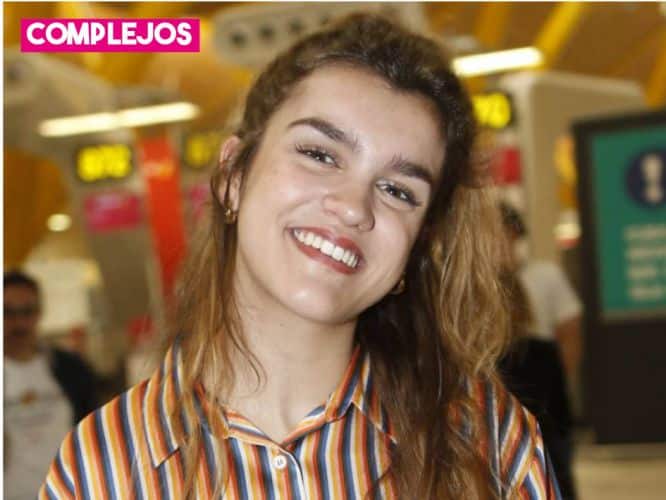 Amaia sacude sus complejos y enseña su culo para regocijo de Alfred