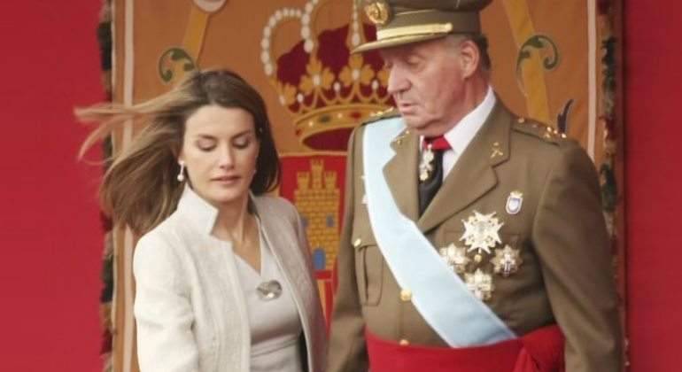 El rey Juan Carlos al rey Felipe: “divórciate de Letizia ya”