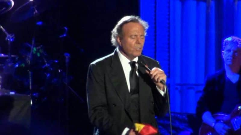 Julio Iglesias vuelve a los escenarios con una gira mundial