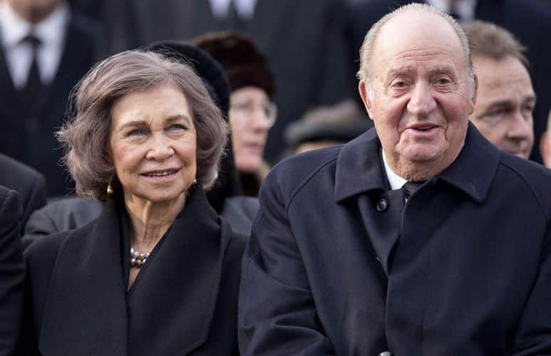 Doña Sofía monta en cólera ante este bochornoso comportamiento de don Juan Carlos