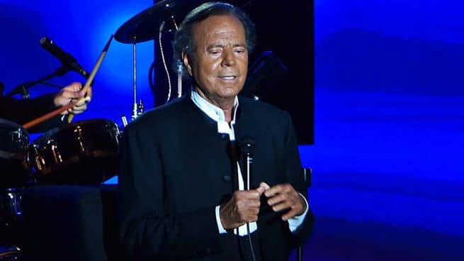 Exclusiva: Julio Iglesias recibe el revés judicial definitivo que le deja fuera de juego