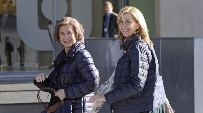 La infanta Cristina recurre a doña Sofía para que la ayude en su decisión más difícil