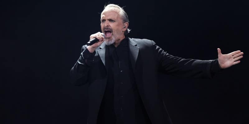 Miguel Bosé en el precipicio: su novio le denuncia y le saca del armario