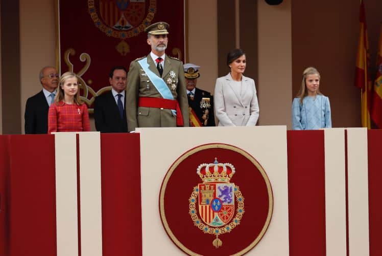 La reina Letizia, muy preocupada por una difícil situación que afecta a Leonor y Sofía