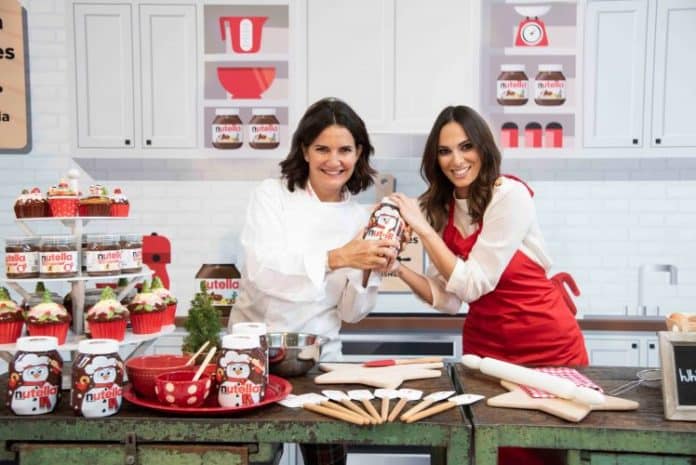 Irene Rosales y Samantha Vallejo-Nagera con Nutella