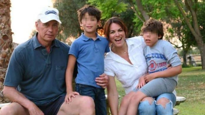 Bertín y Fabiola Osborne con sus hijos Carlos y Kike