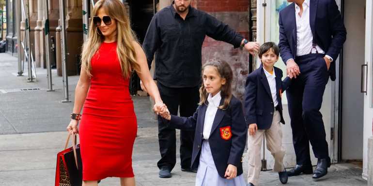 Jennifer López con sus hijos.