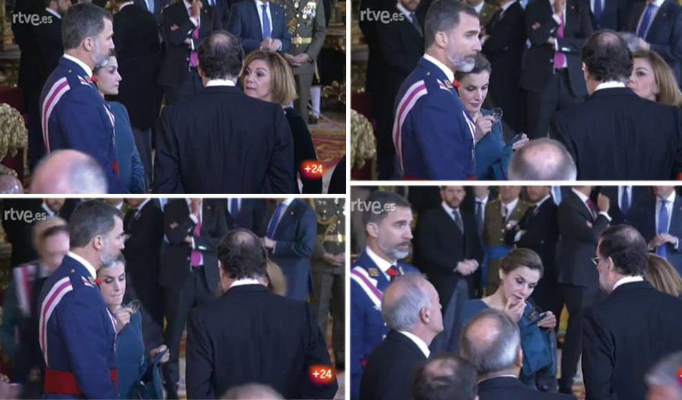 Letizia retocándose en la recepción de la Pascua Militar.