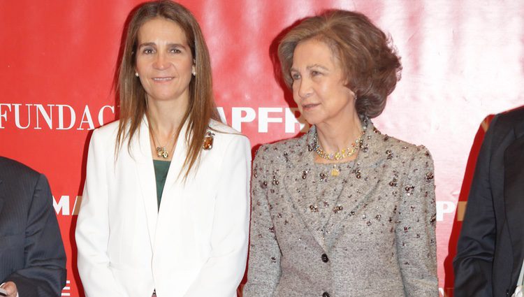 reina-sofia-infanta-elena-entrega-premios-fundacion-mapfre