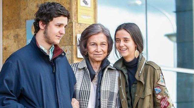 La nieta favorita de doña Sofía no levanta cabeza por culpa de un familiar