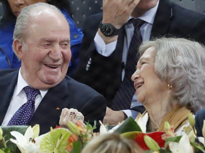 juancarlossofia5 Bombazo: El coqueteo del rey Juan Carlos con una famosa delante de la reina Sofía que acabó en insultos