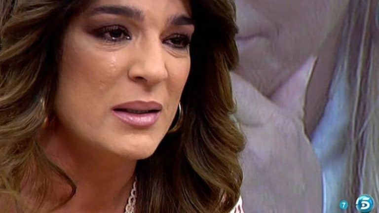 Raquel Bollo rompe a llorar tras un sorprendente regalo de Sálvame